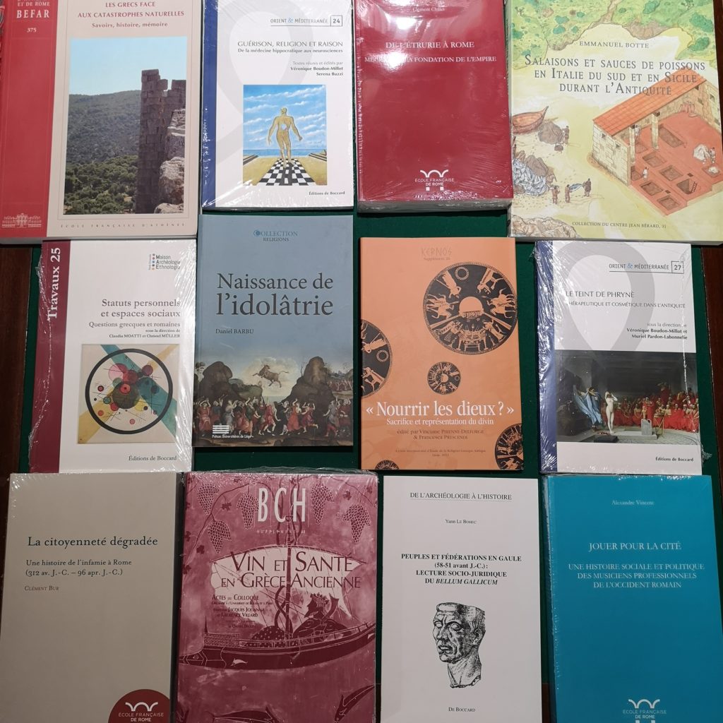Une sélection d'ouvrages des Editions De Boccard et diffusés, à la librairie De natura rerum à Arles.